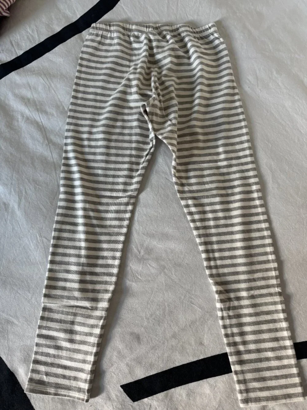 EUC Thereabouts Girls Gray & White Striped Leggings Sz XL (14-16)